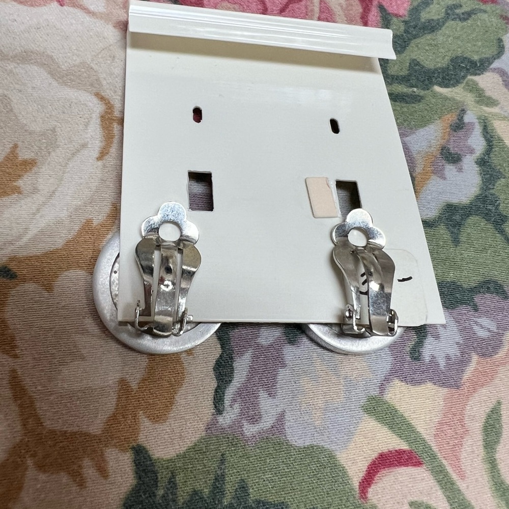 Clip On Earring bundle - Picture 16 of 16